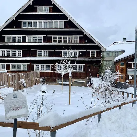 Private Apartment Mit Garten Apartment Brunnadern