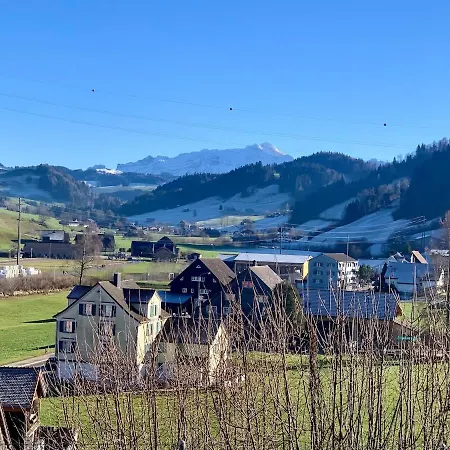 Private Apartment Mit Garten * Brunnadern