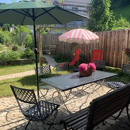 Private Mit Garten Lägenhet *